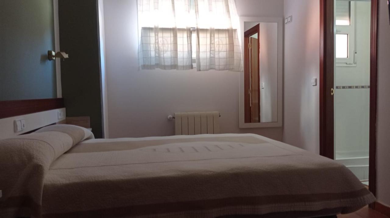 Alojamiento Numancia Pension Burgos Luaran gambar